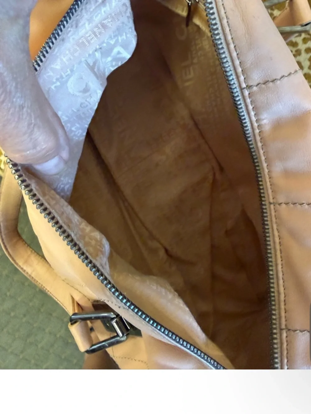 CHANEL elegant shoulder
